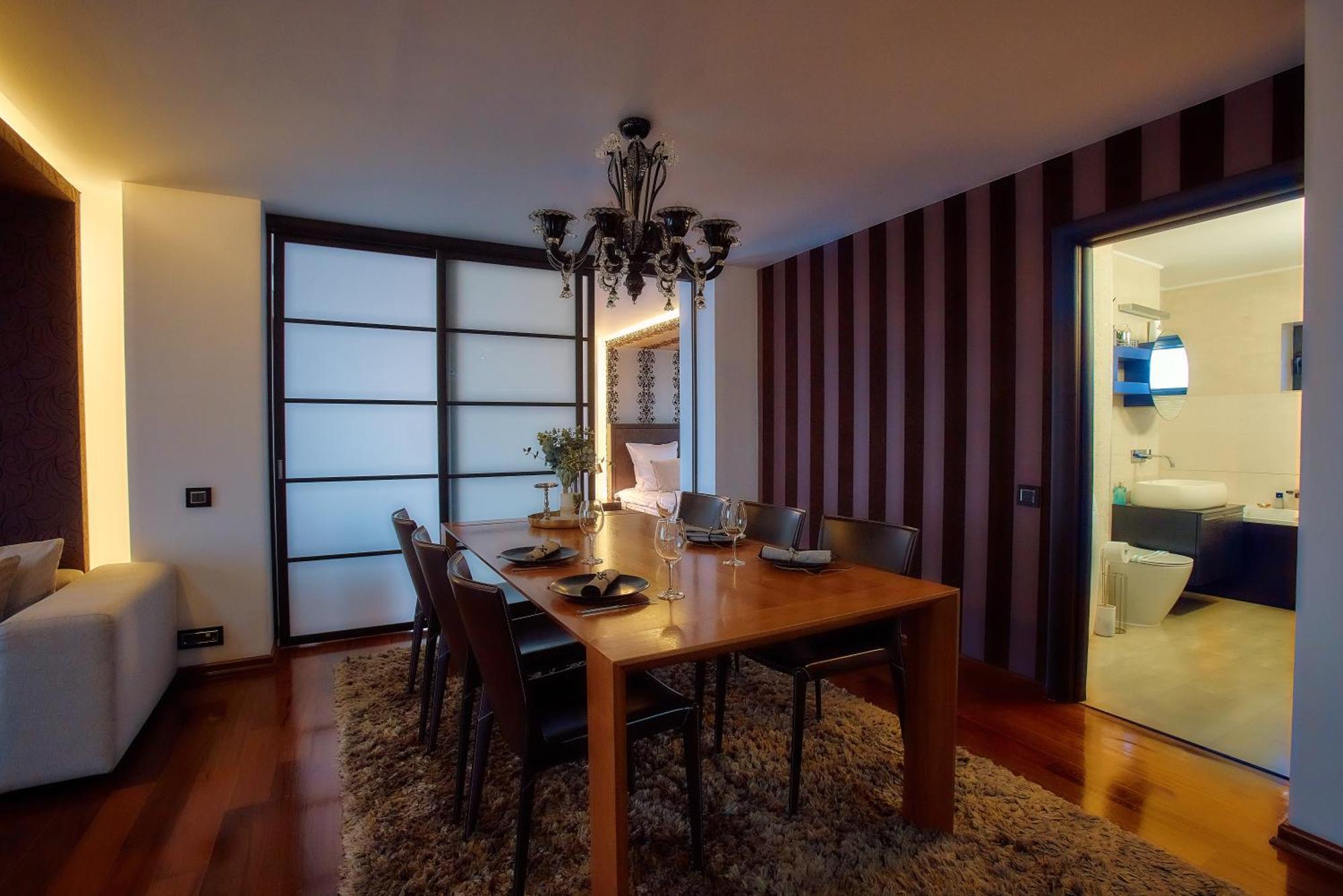 Uptown Apartment *